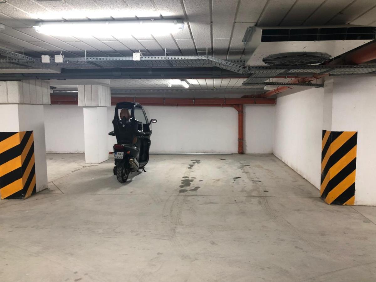 Klimatyzowany Apartament Wenecja Z Garazem Podziemnym キェルツェ エクステリア 写真