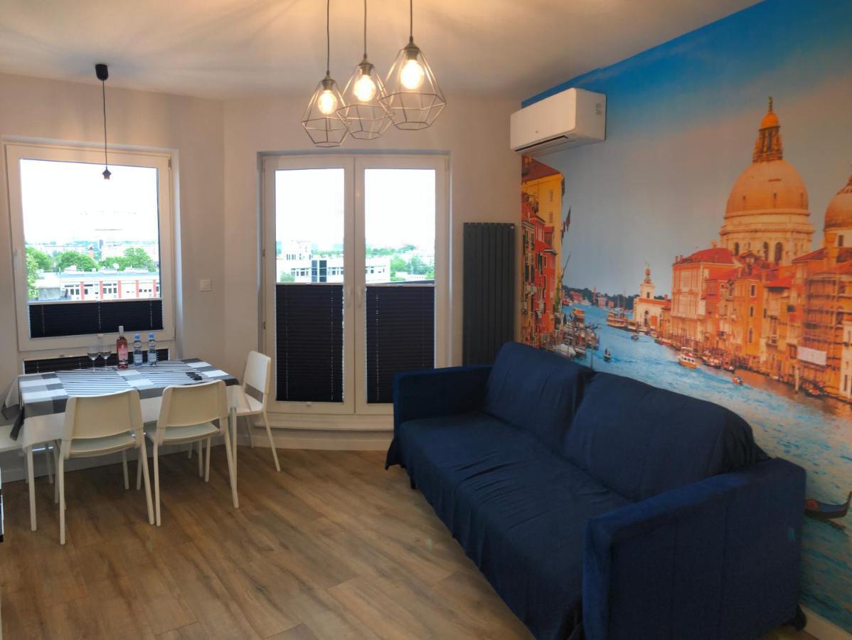 Klimatyzowany Apartament Wenecja Z Garazem Podziemnym キェルツェ エクステリア 写真
