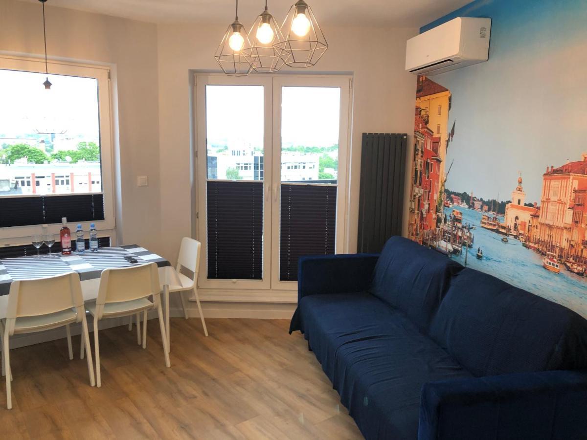 Klimatyzowany Apartament Wenecja Z Garazem Podziemnym キェルツェ エクステリア 写真