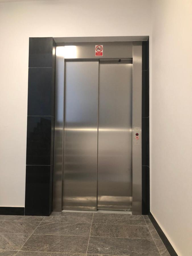 Klimatyzowany Apartament Wenecja Z Garazem Podziemnym キェルツェ エクステリア 写真