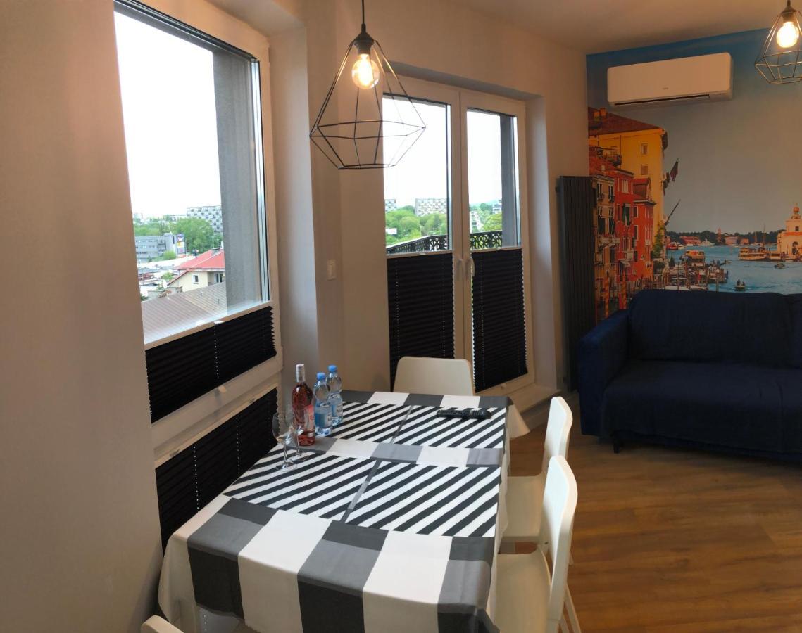 Klimatyzowany Apartament Wenecja Z Garazem Podziemnym キェルツェ エクステリア 写真